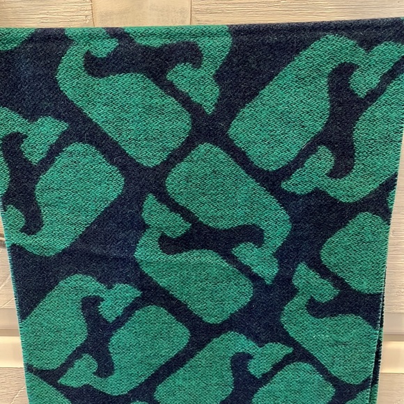 Vineyard Vines 🐳 Scarf - Picture 3 of 4